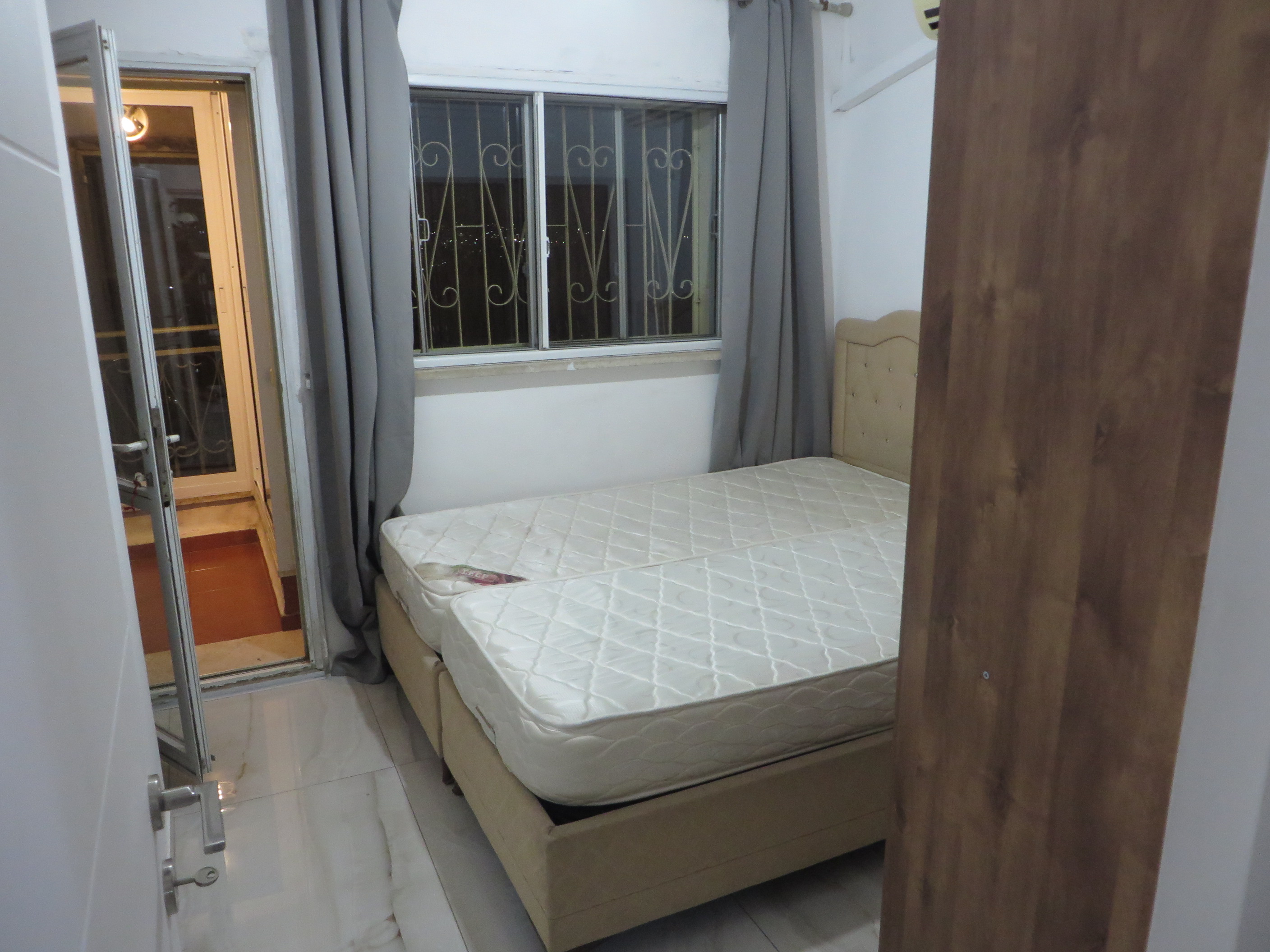 Beutiful new 1 bedroom Apt on Maanei Simcha Romema photo 2