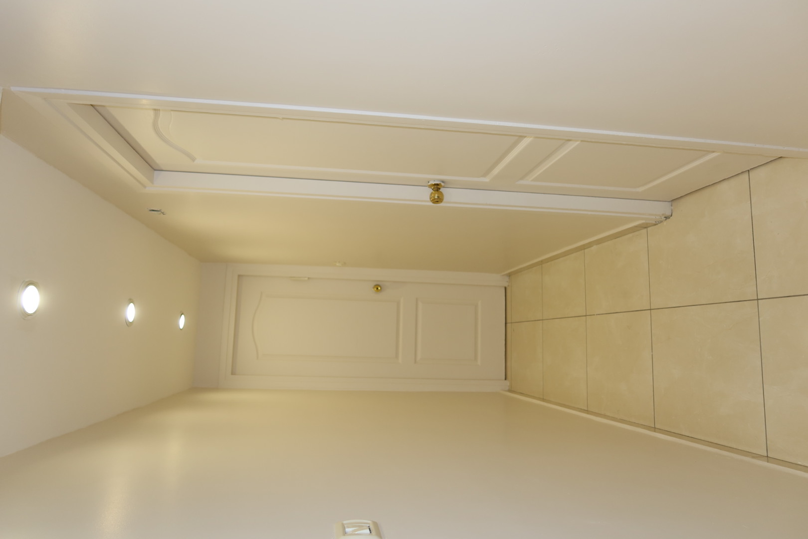 Spacious ground floor 3 bedroom apartment tcheles mordechai  photo 4