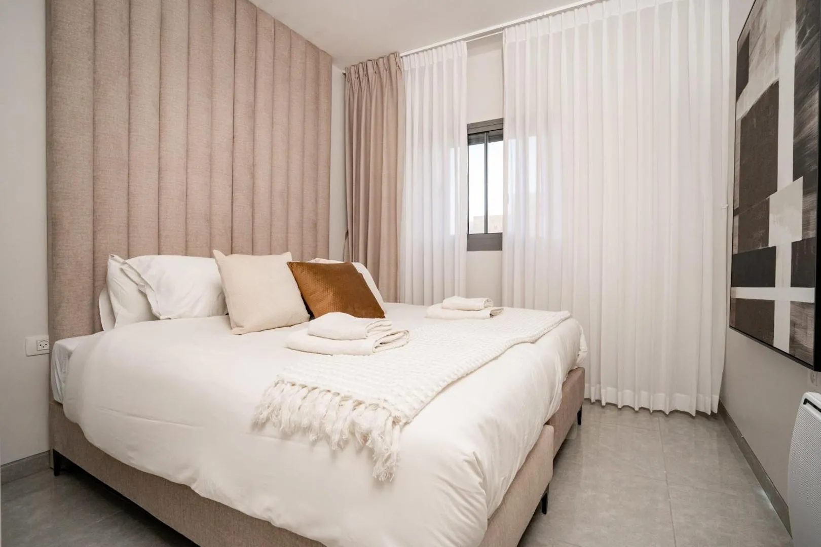 Gorgeous Light-Filled 1BR  photo 4