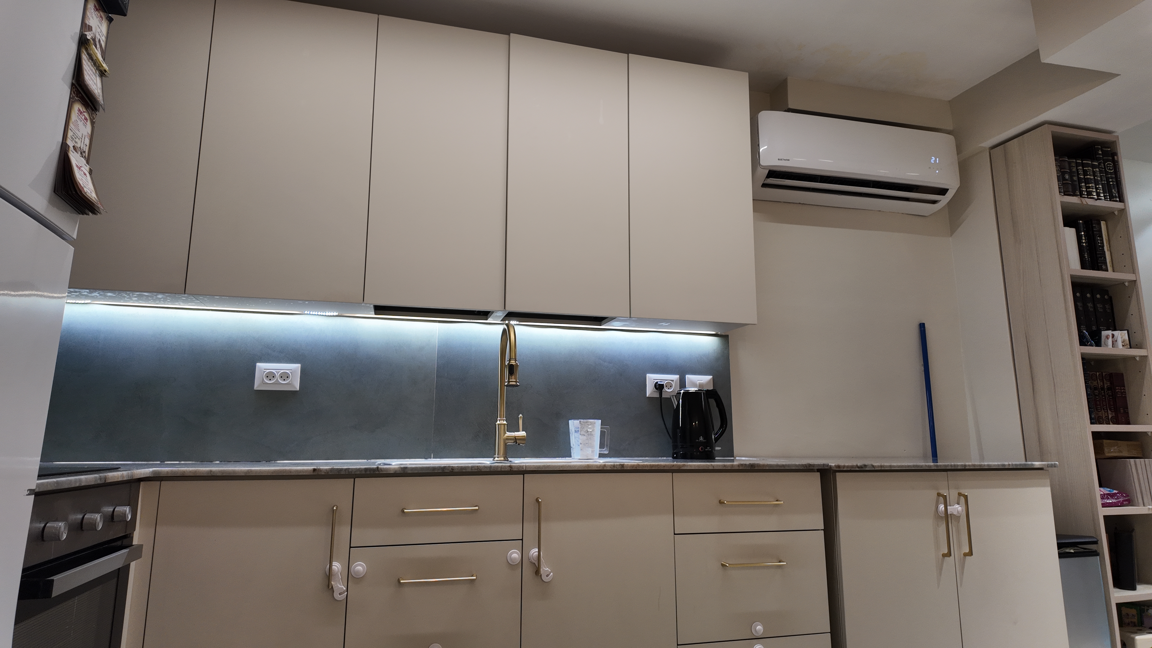 Beautiful 2 Bedroom apartment off of Bar Ilan photo 5