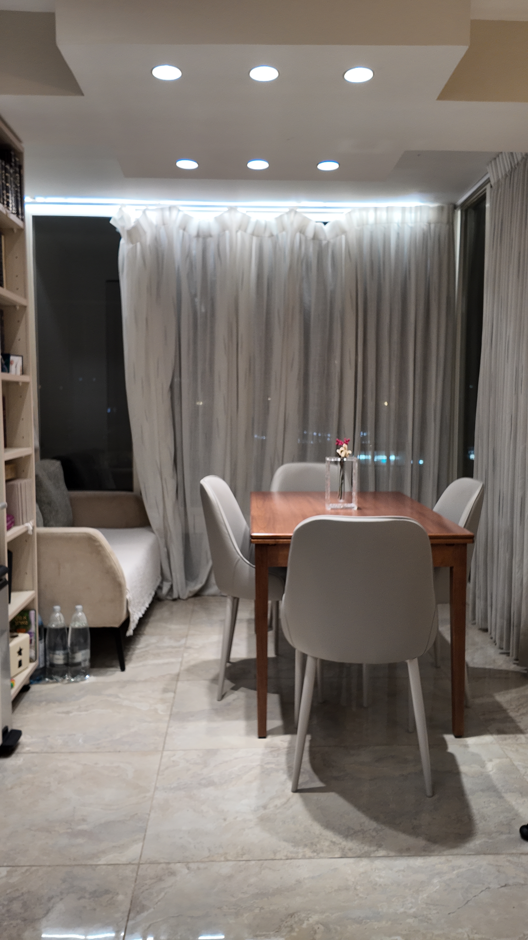 Beautiful 2 Bedroom apartment off of Bar Ilan photo 2
