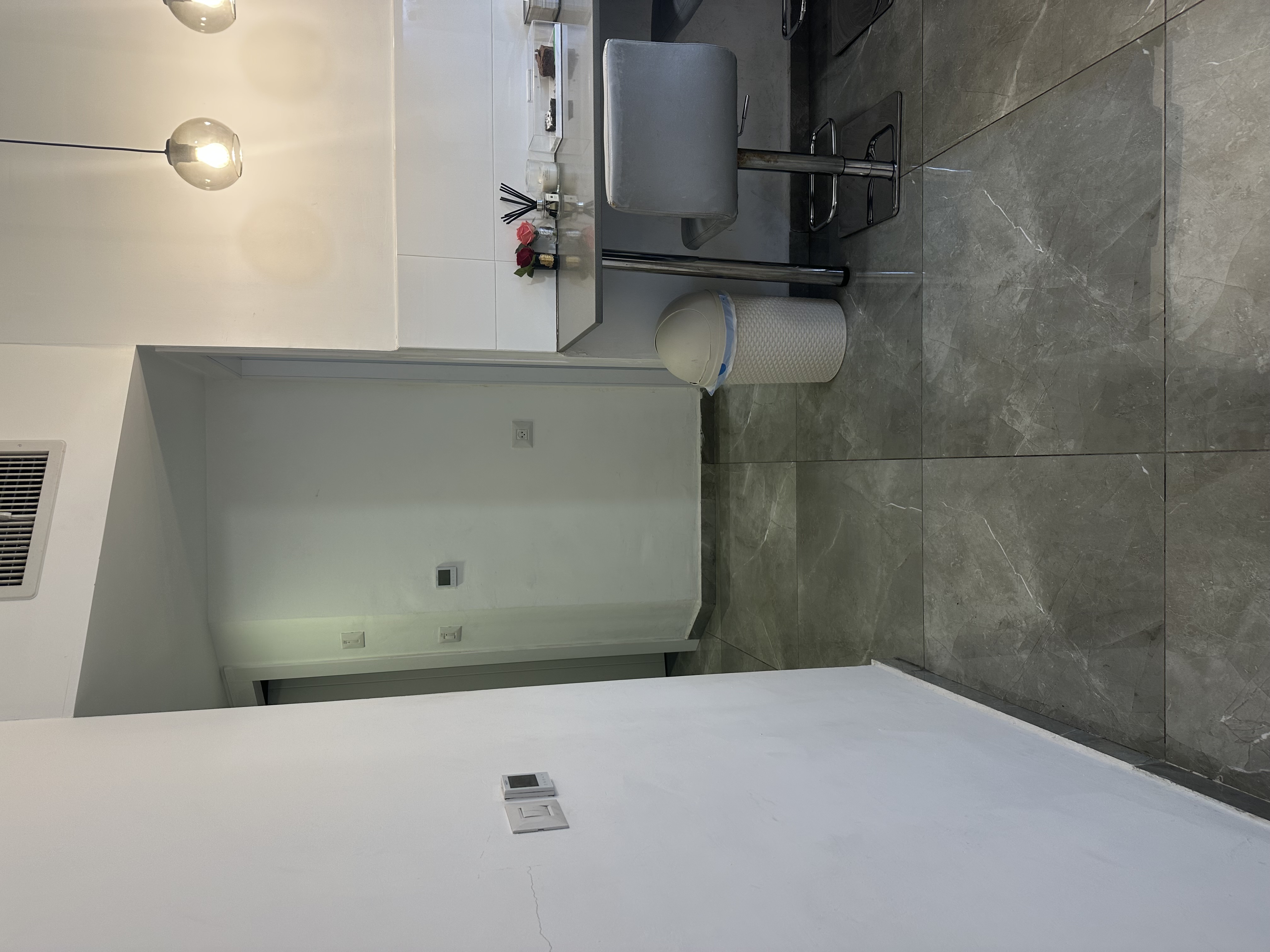 1 Bedroom with Seperate Kitchen/dining room photo 4